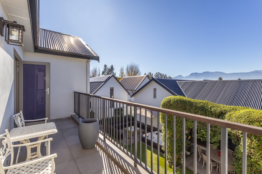 4 Bedroom Property for Sale in Lemoenkloof Western Cape